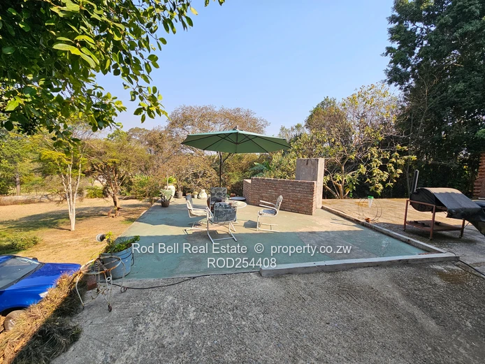 3 bedroom home sitting on 6158m2 of land