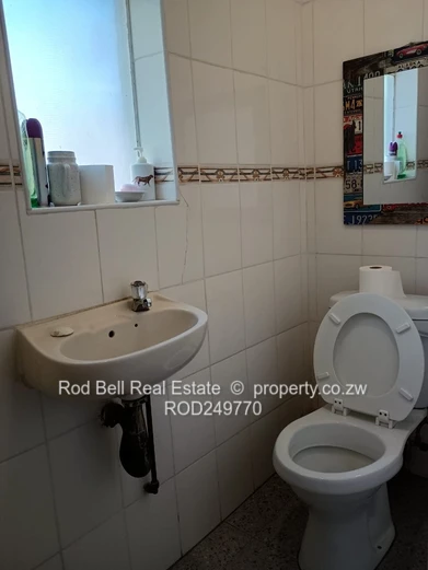 Charming Furnished 1-Bed Apartment with Veranda in Glen Lorne