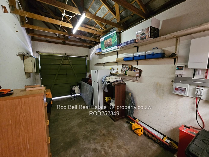 Neat 3-bedroom townhouse in well-established complex