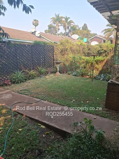 Cozy 2-Bed Garden Flat in Avondale