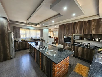 5 Bedroom House