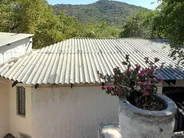 2 bedroom house overlooking the Muchirara Valley