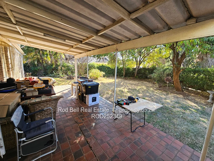 Neat 3-bedroom townhouse in well-established complex