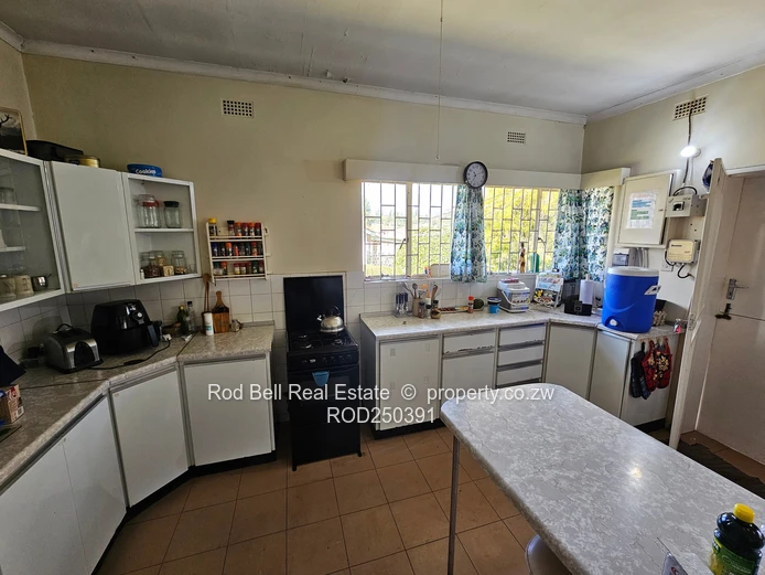 Neat 3-bedroom home and cottage in good location