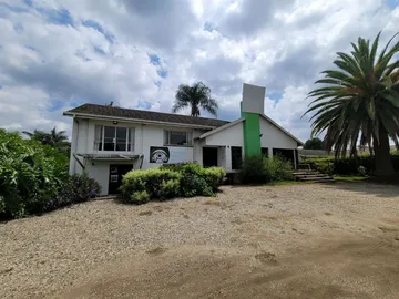 Main road frontage in Eastlea!