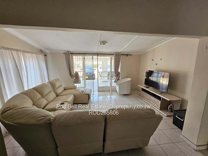 2-Bed Athlone Home on 3007 m² — Large Garden & Tiled Lounge