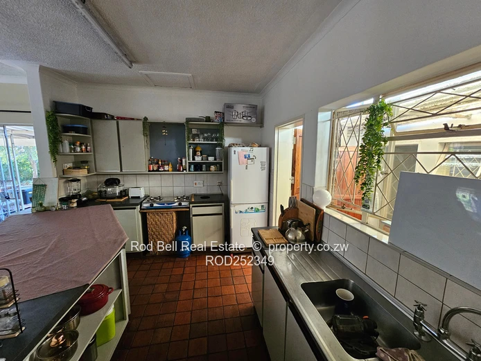 Neat 3-bedroom townhouse in well-established complex