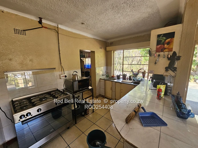 3 bedroom home sitting on 6158m2 of land