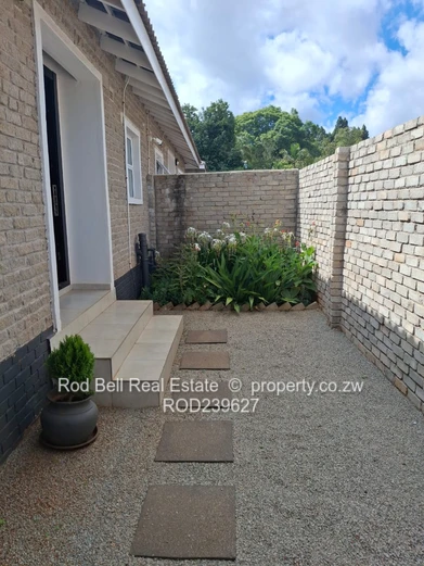 Neat 2-bedroom unit in secure complex