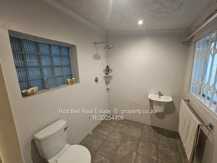 3 bedroom home sitting on 6158m2 of land