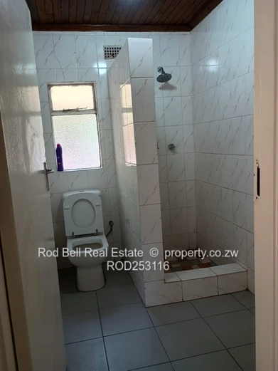 Glen Lorne 2-Bed Cottage — Tiled Bath & Breakfast Bar