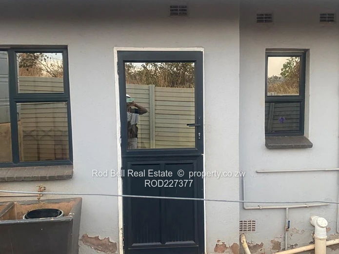 Neat 2-bedroom cottage in a quiet neighorhood