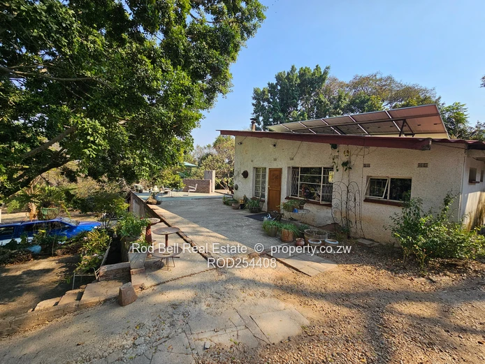 3 bedroom home sitting on 6158m2 of land