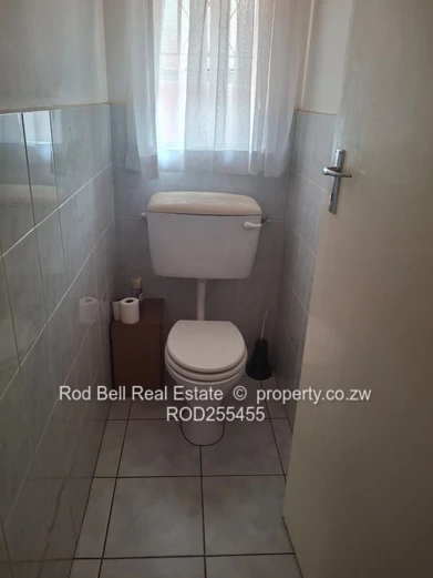 Cozy 2-Bed Garden Flat in Avondale