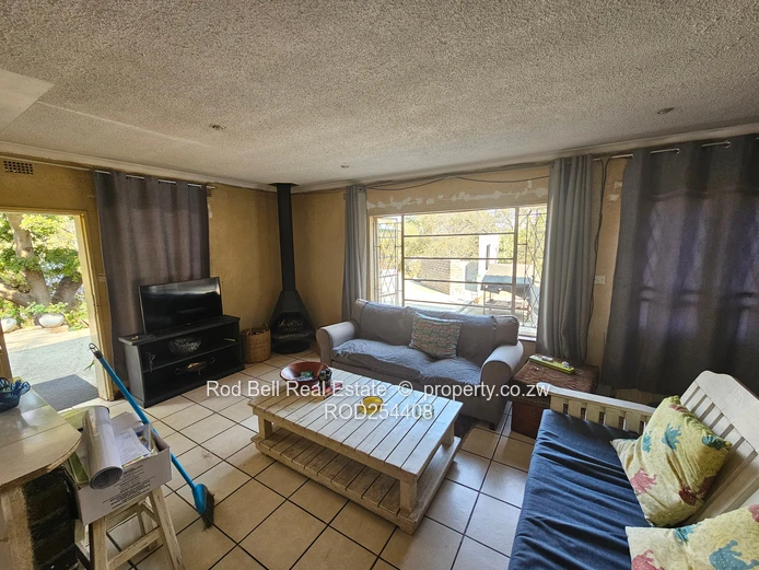 3 bedroom home sitting on 6158m2 of land