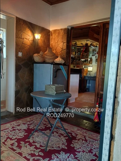 Charming Furnished 1-Bed Apartment with Veranda in Glen Lorne