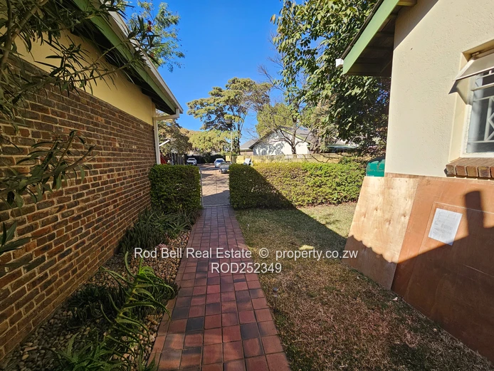 Neat 3-bedroom townhouse in well-established complex