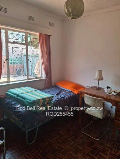 Cozy 2-Bed Garden Flat in Avondale