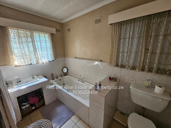 3 bedroom home sitting on 6158m2 of land