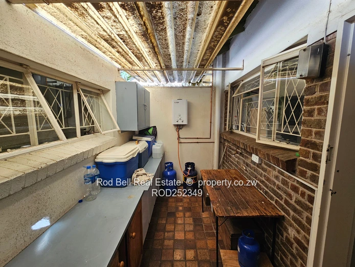 Neat 3-bedroom townhouse in well-established complex