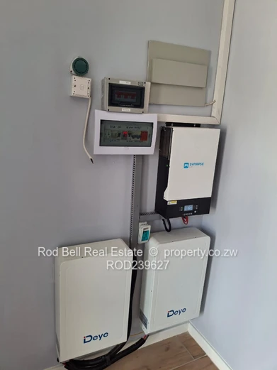 Neat 2-bedroom unit in secure complex