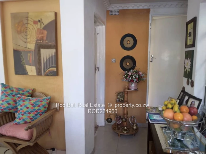 Chisipite 2-Bed Townhouse — Pool, Garden & Balcony