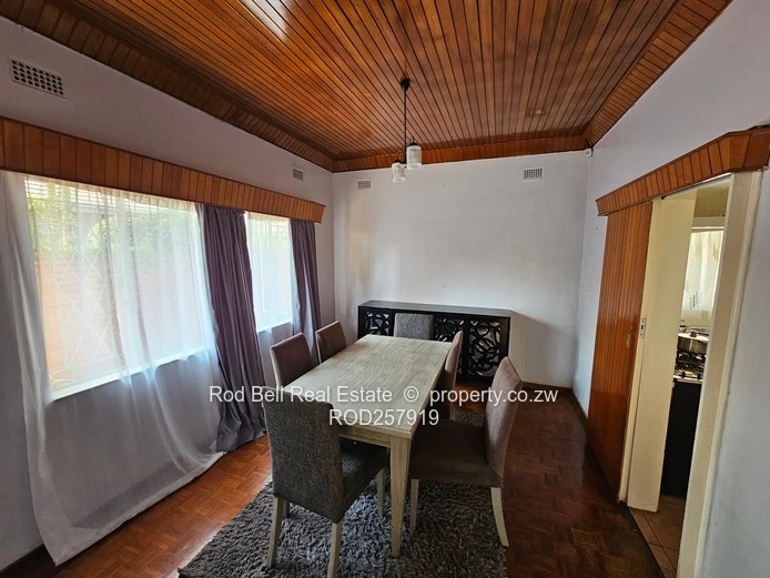 Braeside 3-Bed Family Home on 823m² — Garden & Garage