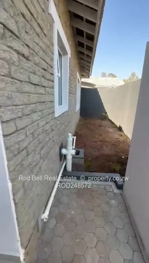 Modern 3-Bed Townhouse with Garden in Greendale North