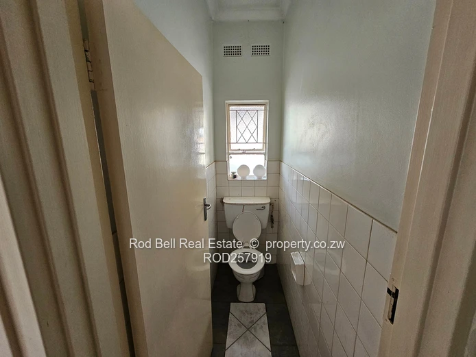 Braeside 3-Bed Family Home on 823m² — Garden & Garage