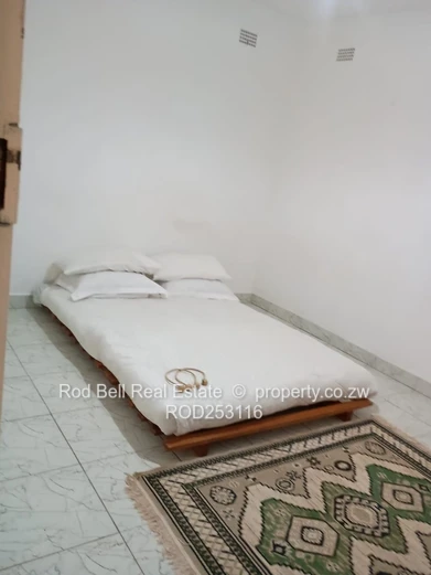 Glen Lorne 2-Bed Cottage — Tiled Bath & Breakfast Bar